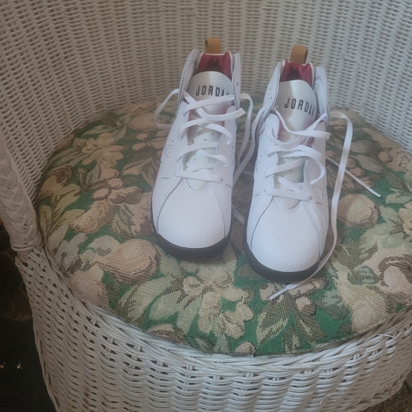 Jordan 6 White and Red Youth  Size 3Y - Picture 2 of 5